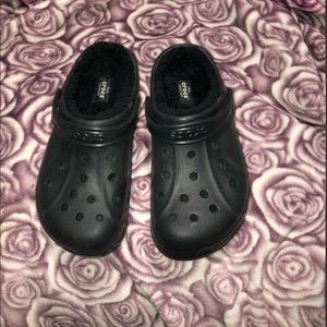 fuzzy black crocs